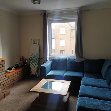 Self Catering 2 Bedroom Flat, Frequent Buses, 1-Minute Walk To Bus Stop, 20 Minutes To City Center Edinburgh Eksteriør bilde