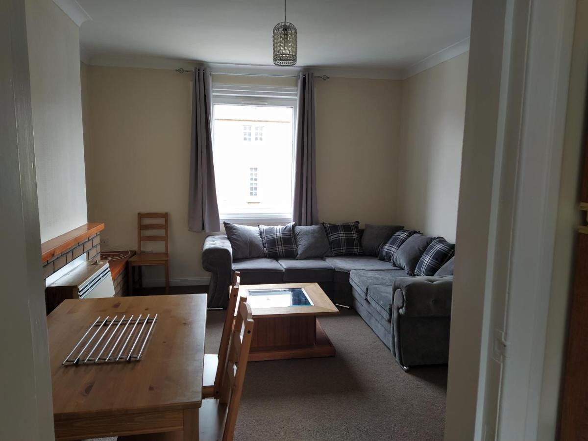 Self Catering 2 Bedroom Flat, Frequent Buses, 1-Minute Walk To Bus Stop, 20 Minutes To City Center Edinburgh Eksteriør bilde