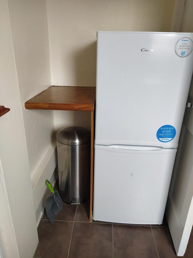 Self Catering 2 Bedroom Flat, Frequent Buses, 1-Minute Walk To Bus Stop, 20 Minutes To City Center Edinburgh Eksteriør bilde