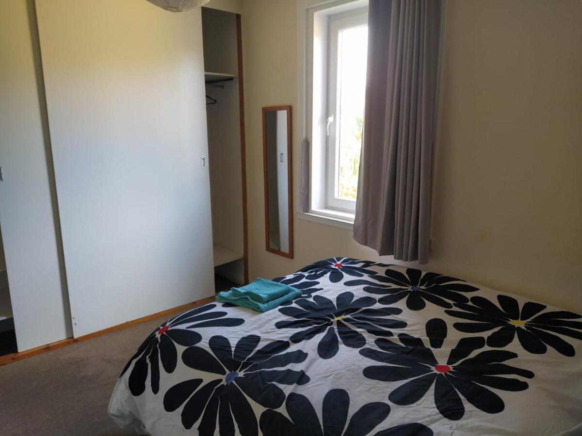Self Catering 2 Bedroom Flat, Frequent Buses, 1-Minute Walk To Bus Stop, 20 Minutes To City Center Edinburgh Eksteriør bilde