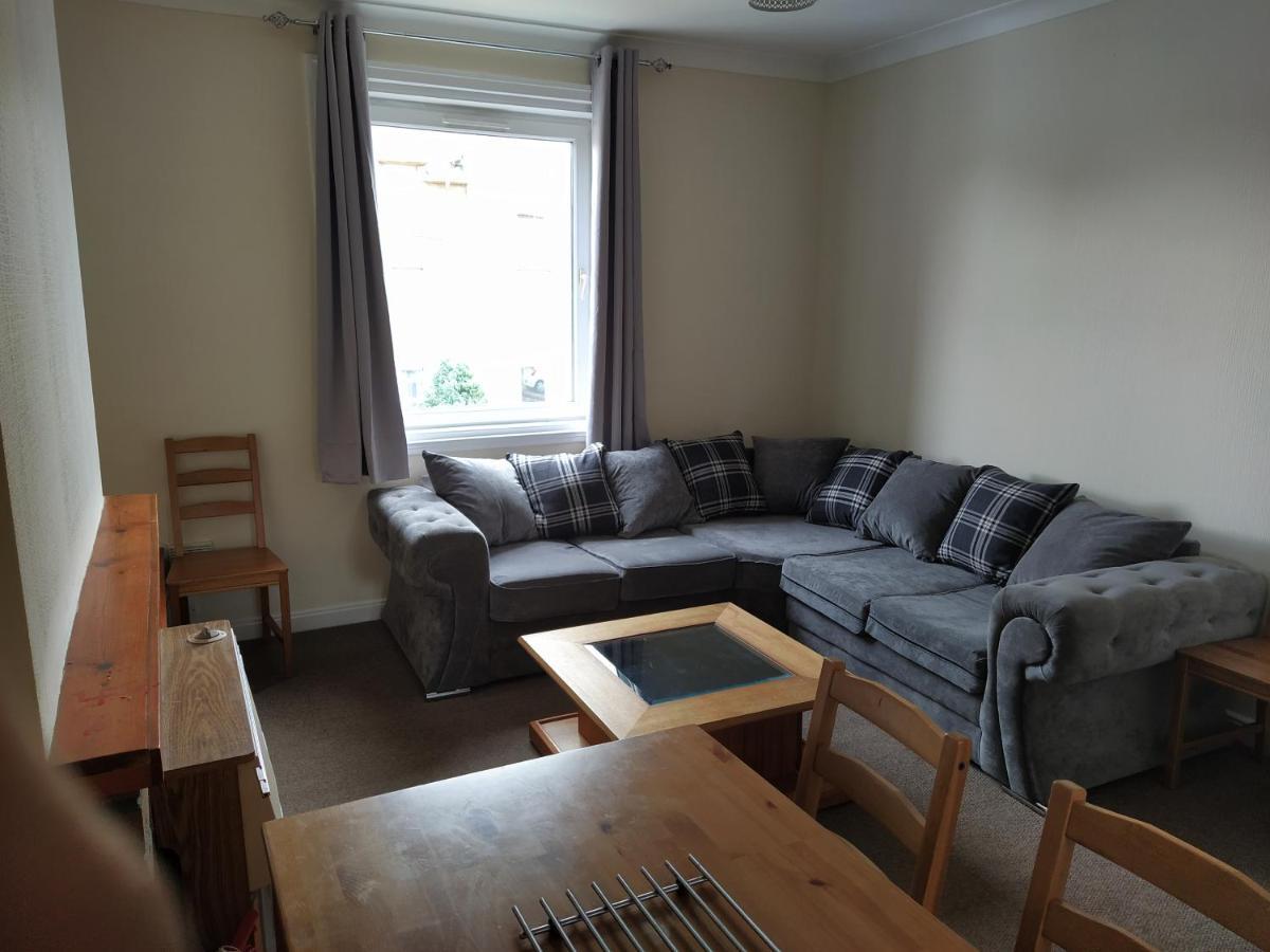Self Catering 2 Bedroom Flat, Frequent Buses, 1-Minute Walk To Bus Stop, 20 Minutes To City Center Edinburgh Eksteriør bilde